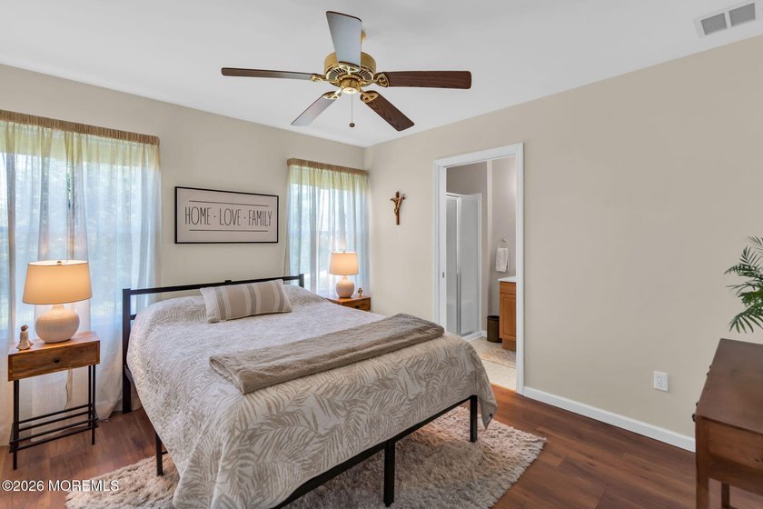 Five-Bedroom Colonial in Sought-After Twin Oaks. This charming - photo 20