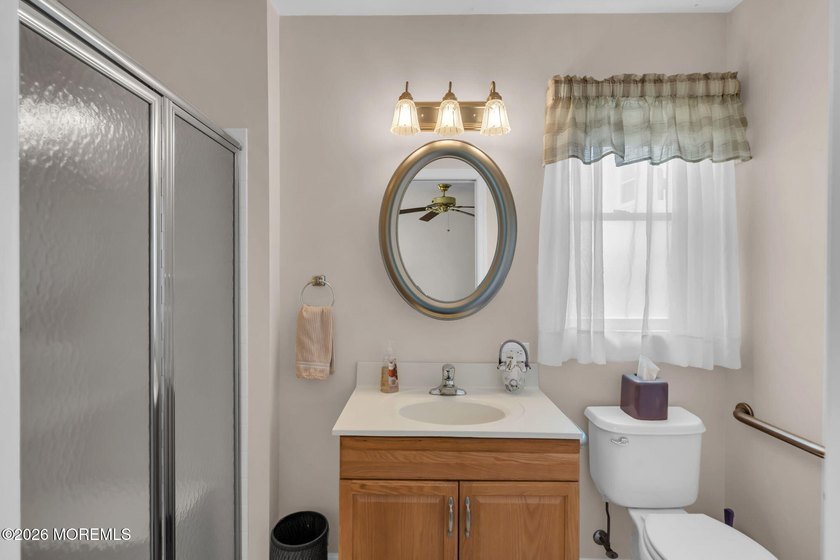Five-Bedroom Colonial in Sought-After Twin Oaks. This charming - photo 22
