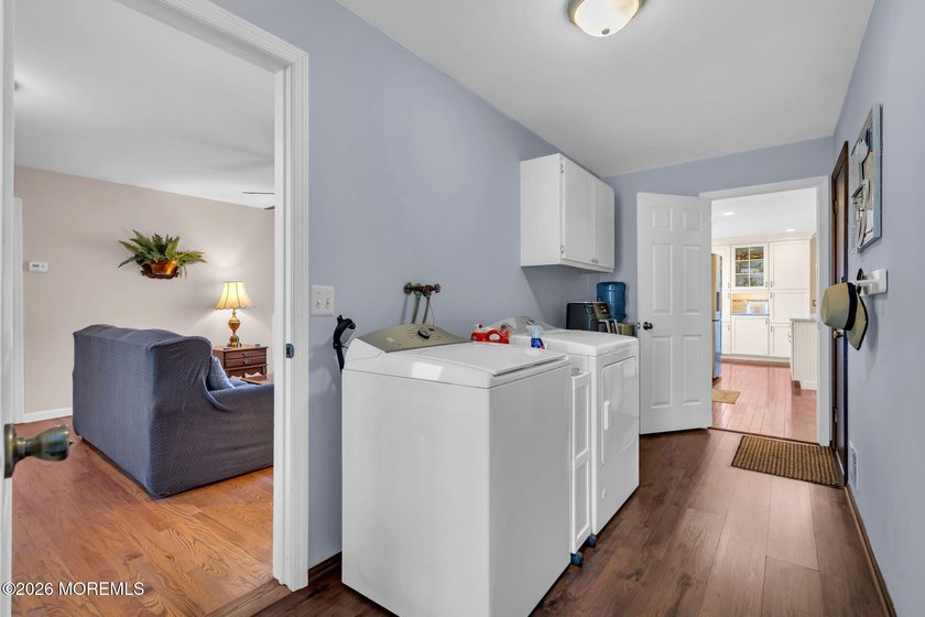 Five-Bedroom Colonial in Sought-After Twin Oaks. This charming - photo 23