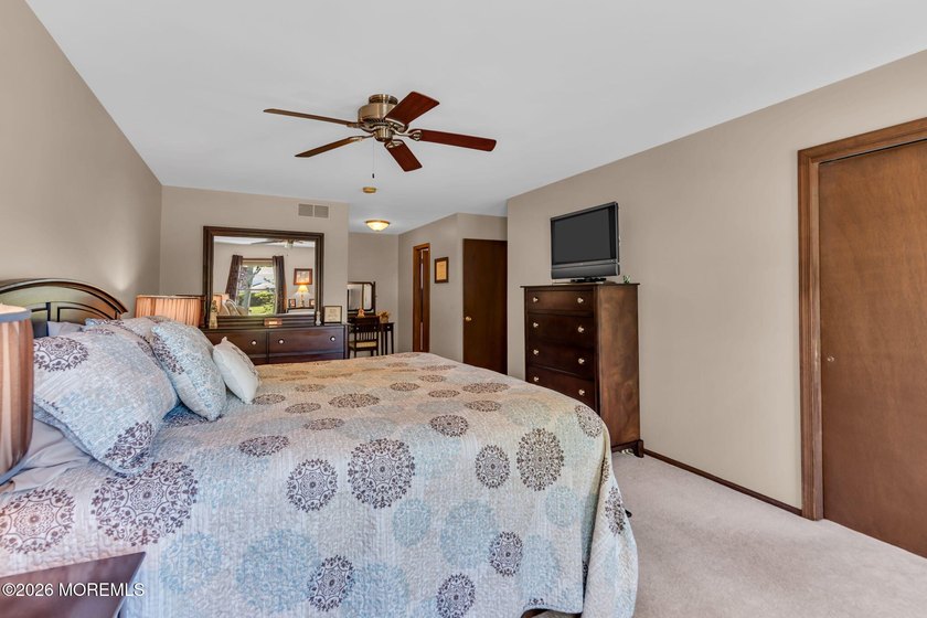 Five-Bedroom Colonial in Sought-After Twin Oaks. This charming - photo 25