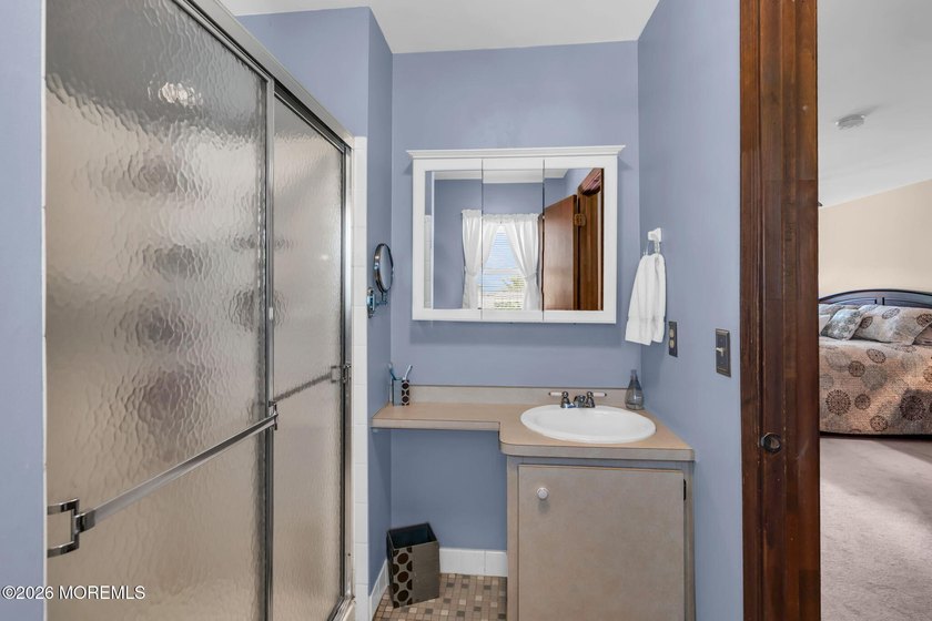 Five-Bedroom Colonial in Sought-After Twin Oaks. This charming - photo 26