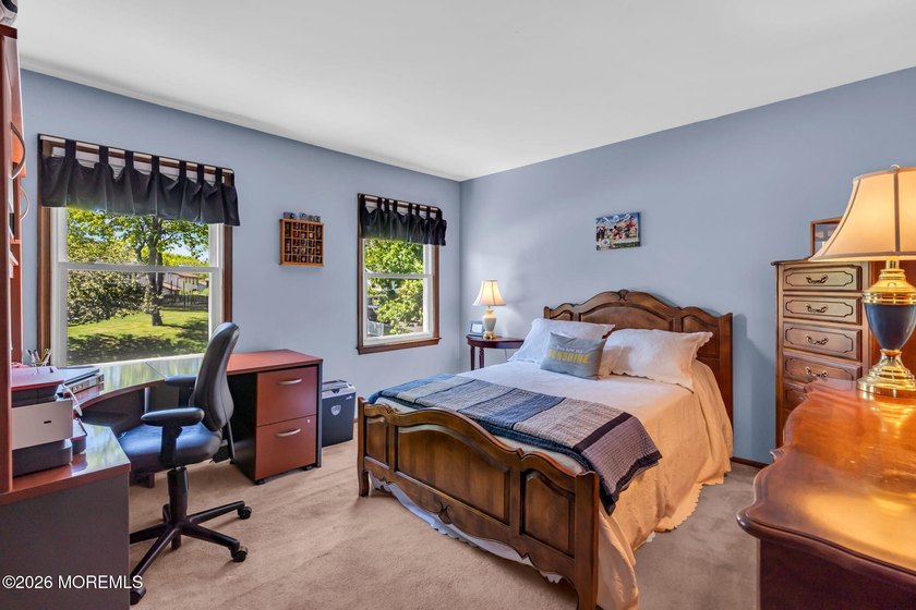 Five-Bedroom Colonial in Sought-After Twin Oaks. This charming - photo 28