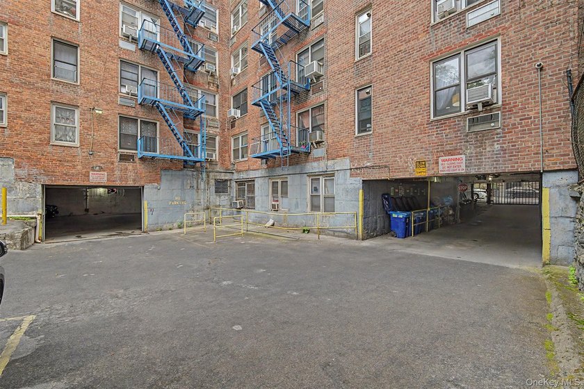 Beautiful fully renovated 1-bedroom, 1-bathroom apartment - photo 15