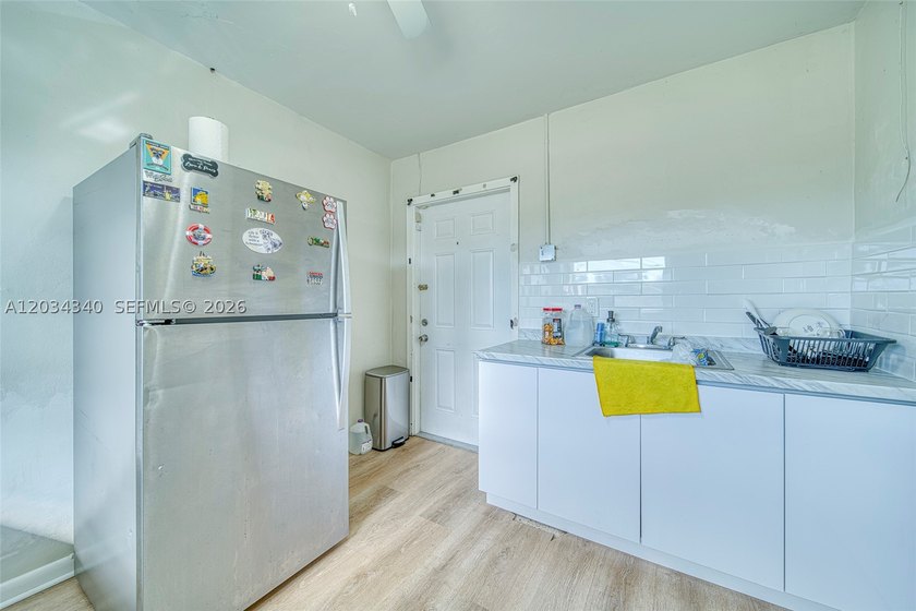 Welcome to this beautiful 4-bedroom, 3-bathroom home located in - photo 33