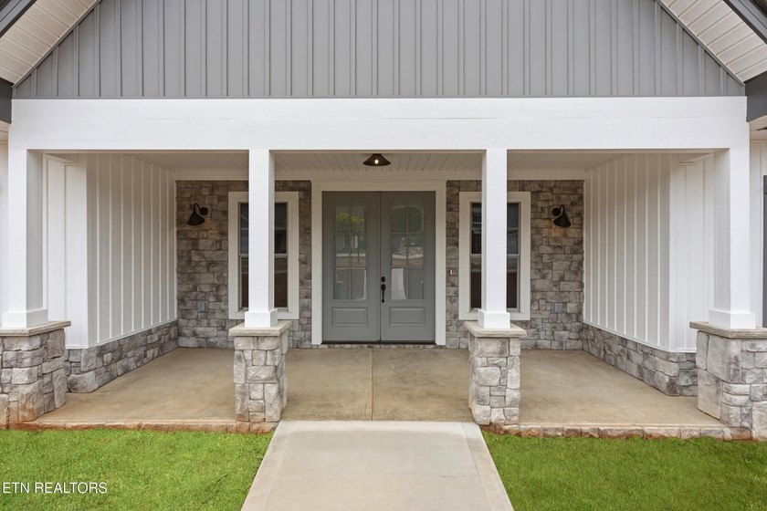 Brand new construction and move-in ready in Tellico Village! - photo 3