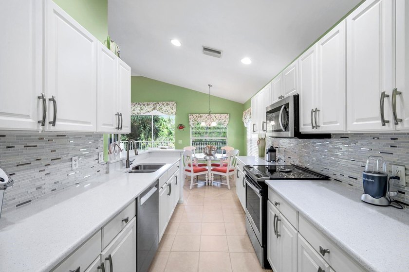 TURNKEY COACH HOME WITH PRESERVE VIEW IN COLONIAL COUNTRY CLUB! - photo 14