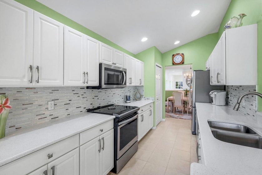 TURNKEY COACH HOME WITH PRESERVE VIEW IN COLONIAL COUNTRY CLUB! - photo 16