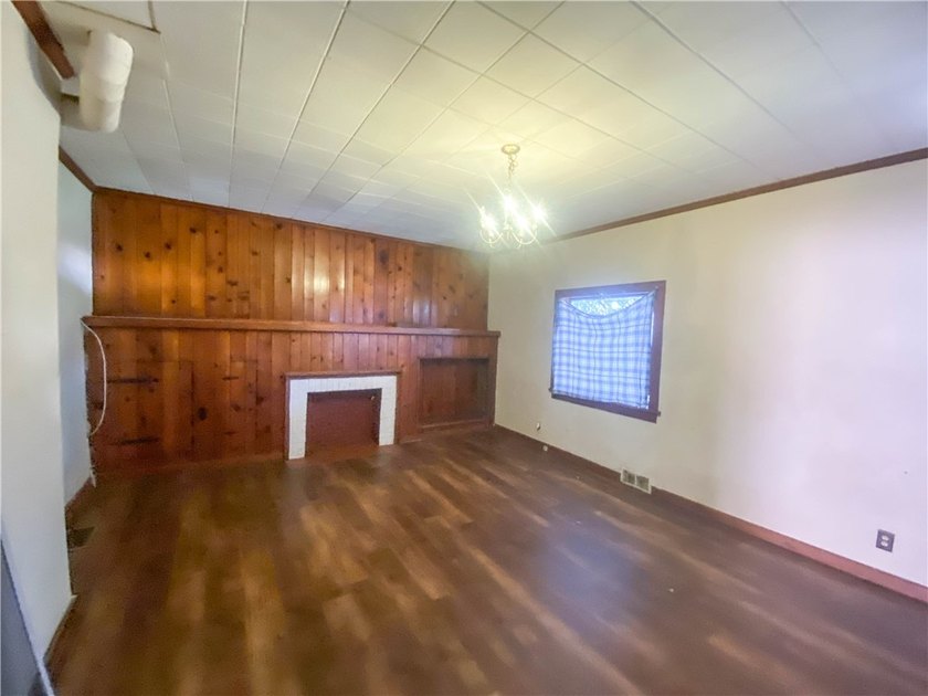Cute and Cozy 3-bedroom, 1-bath Cape Cod located in the City of - photo 3