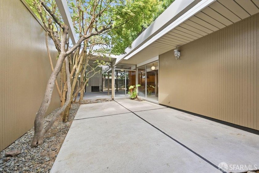 Rare opportunity to own an authentic Fairglen Eichler in San - photo 6