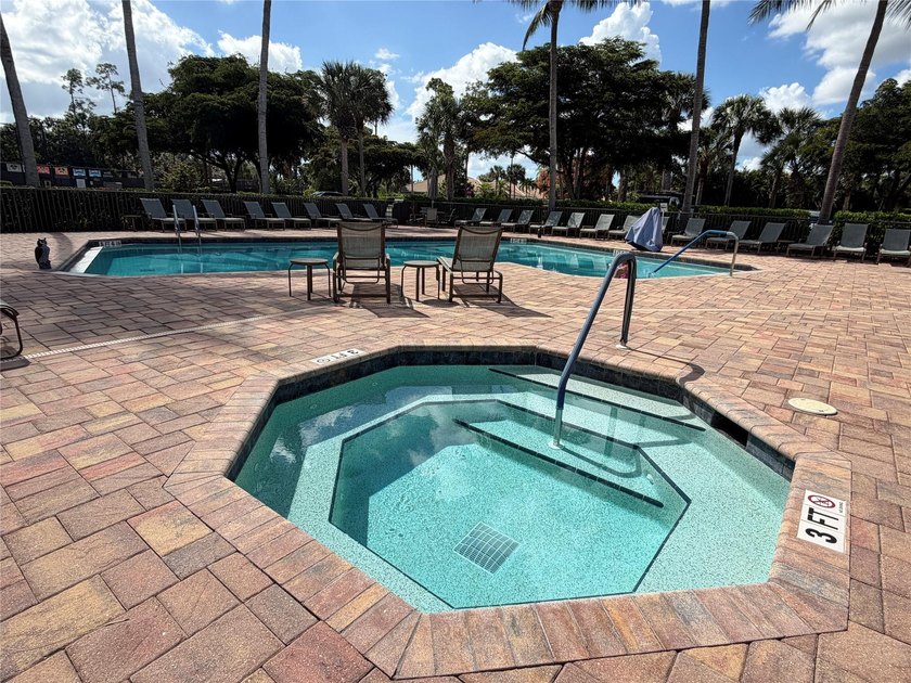 TURNKEY COACH HOME WITH PRESERVE VIEW IN COLONIAL COUNTRY CLUB! - photo 31