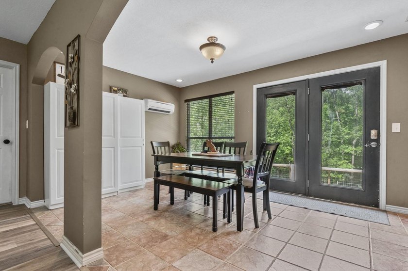 This property has LOTS of extras. Located on a quite dead-end - photo 11