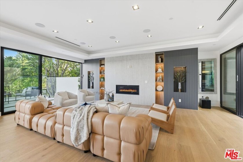 View property nestled in the hills of Encino, this newly - photo 4