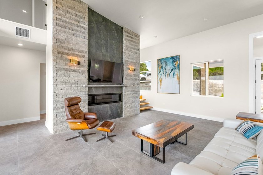 Views for Days! New construction 4bed/5.5 bath, on 1.07 acres - photo 12