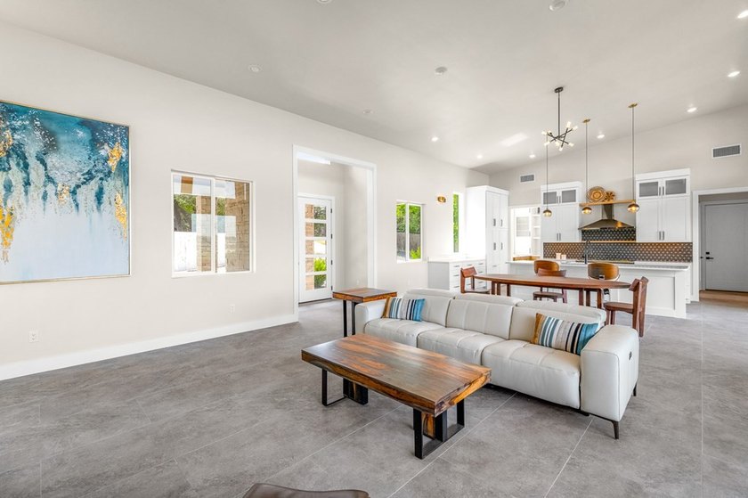 Views for Days! New construction 4bed/5.5 bath, on 1.07 acres - photo 13