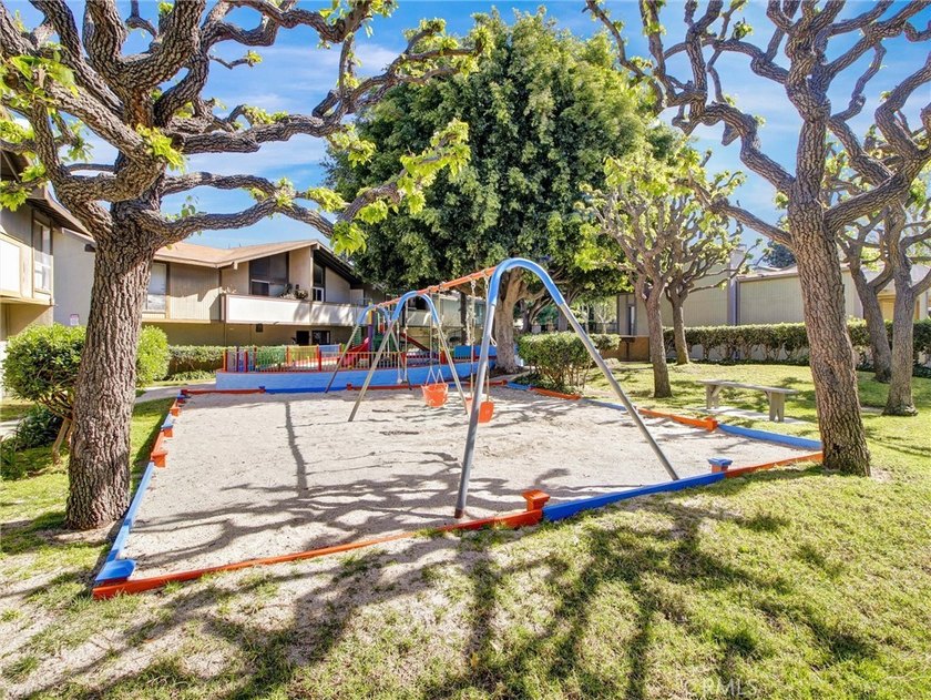 Handyman's Special in Prime Torrance Location - Priced to Sell - photo 4