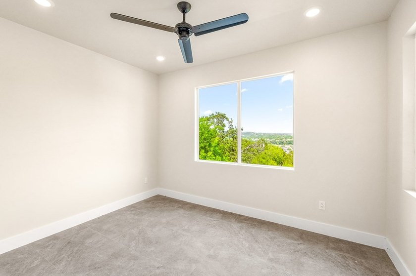 Views for Days! New construction 4bed/5.5 bath, on 1.07 acres - photo 23