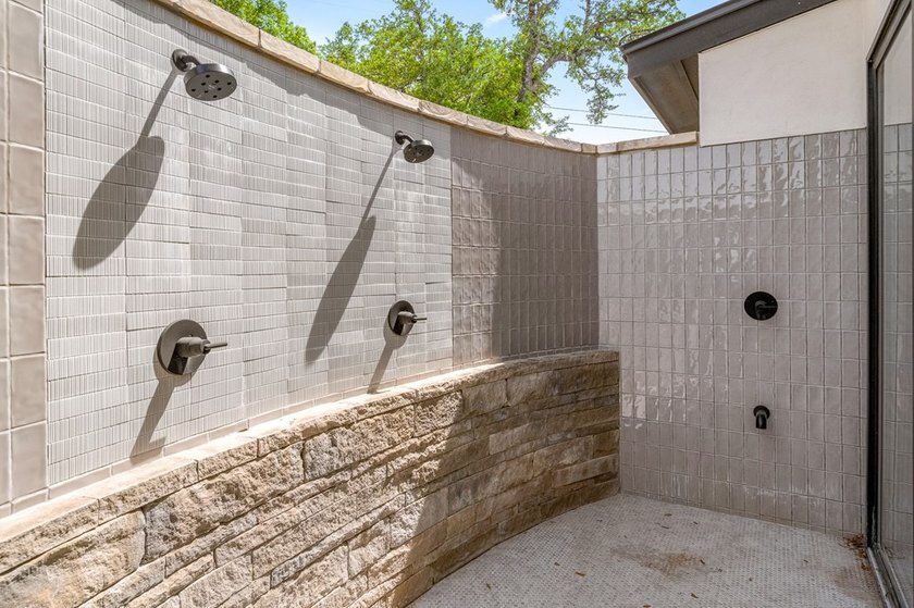 Views for Days! New construction 4bed/5.5 bath, on 1.07 acres - photo 42