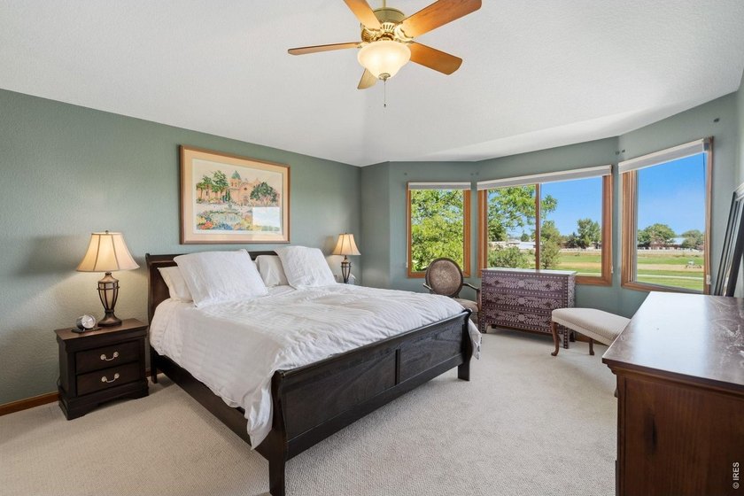 Paradise Found! Welcome to this beautifully maintained two-story - photo 17