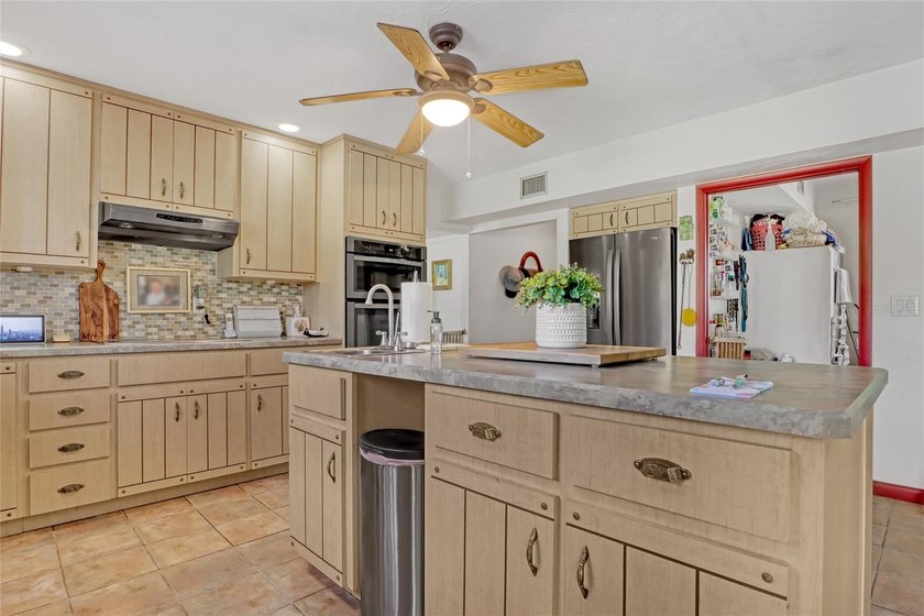 MOTIVATED SELLER!! Welcome to your picture-perfect homestead, a - photo 22