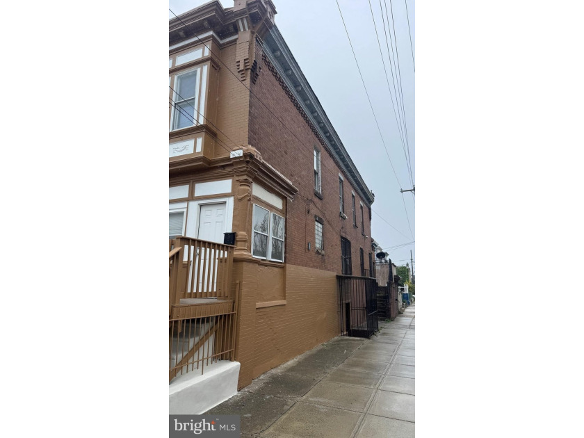 Nice renovated duplex with car garage and side entrance and - photo 2