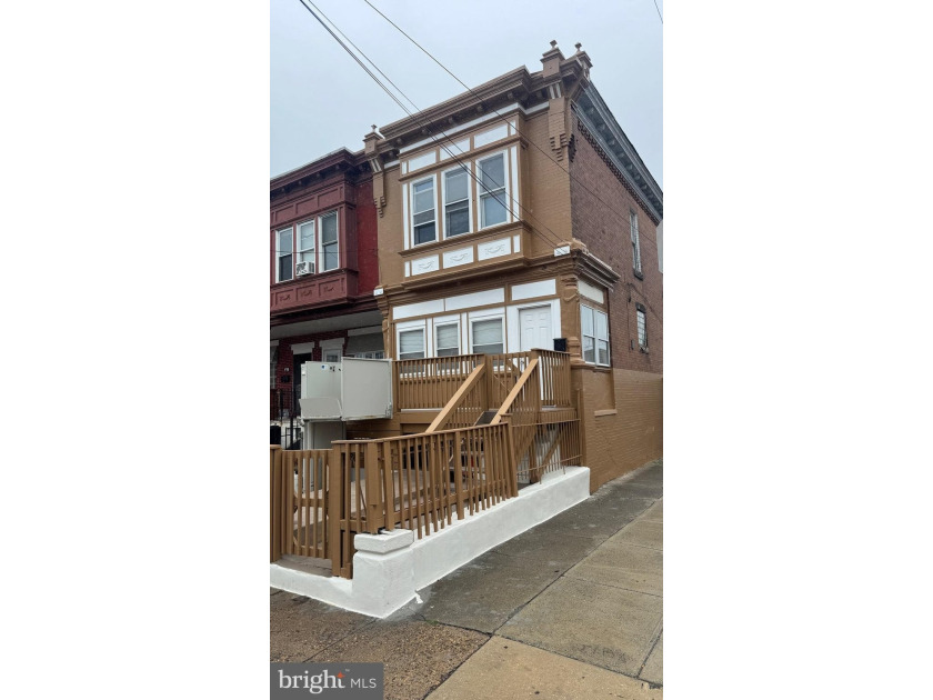 Nice renovated duplex with car garage and side entrance and - photo 3