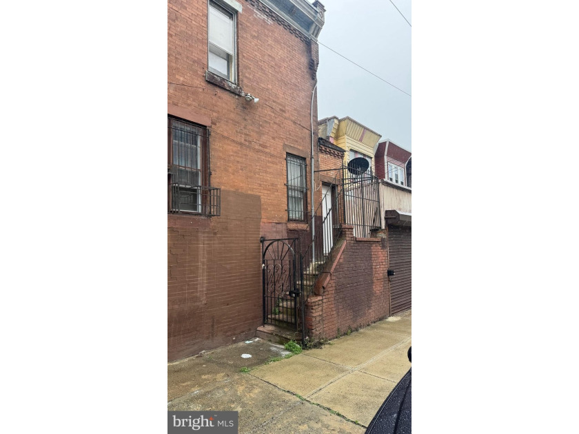 Nice renovated duplex with car garage and side entrance and - photo 5