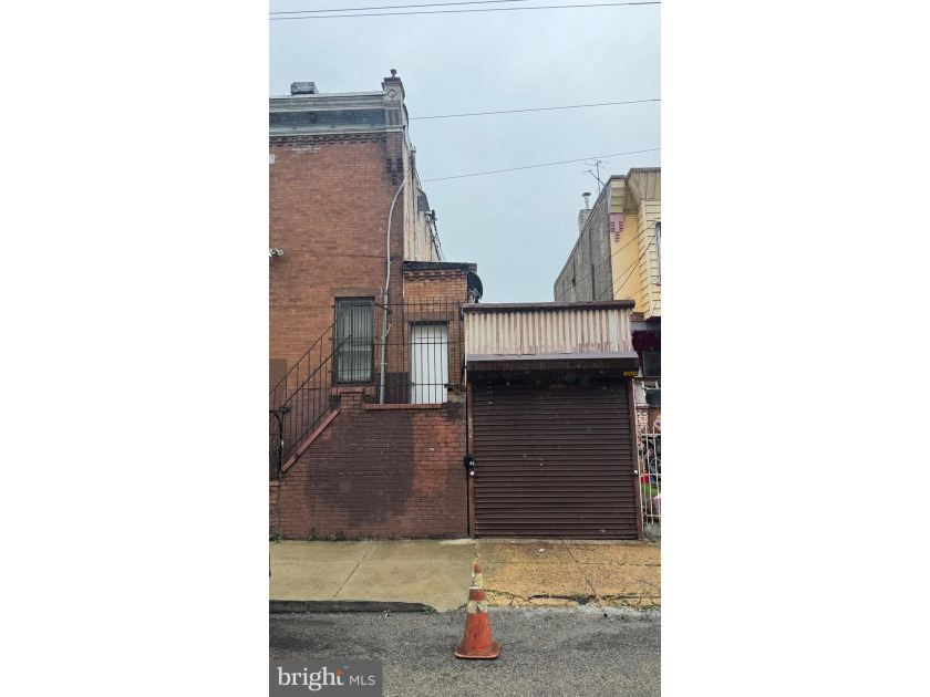 Nice renovated duplex with car garage and side entrance and - photo 6