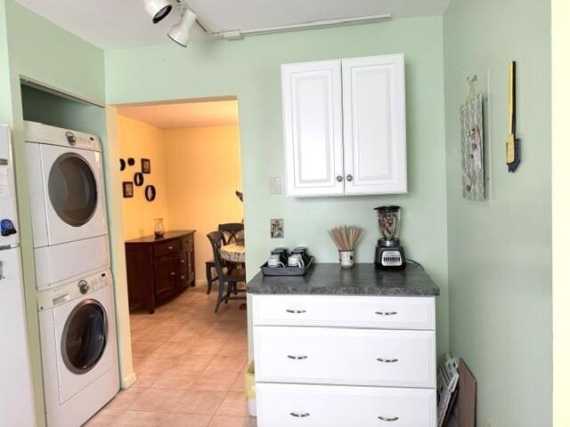 Well maintained end condo in section 2 w/lower monthly condo - photo 7