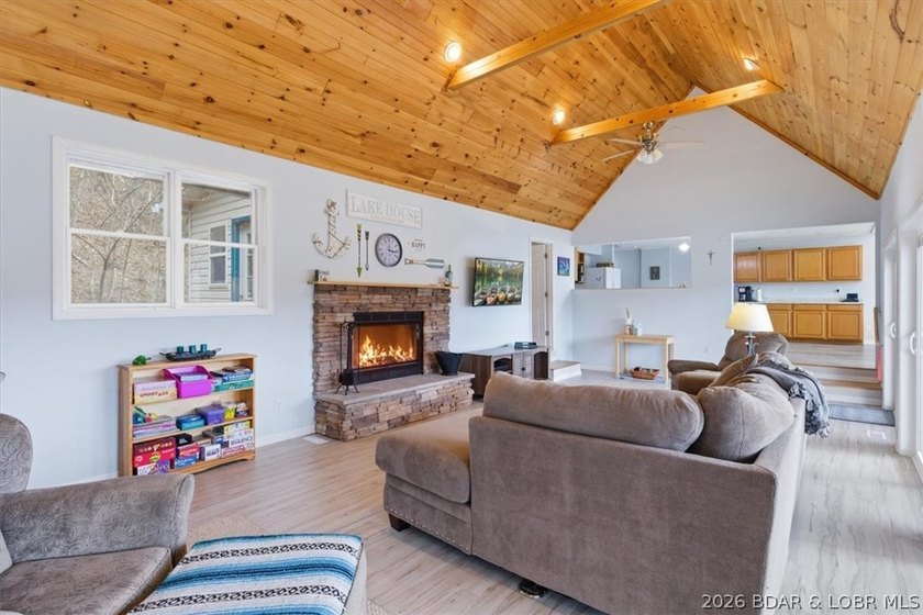 Welcome to your lakefront retreat in coveted Indian Creek Cove - photo 11