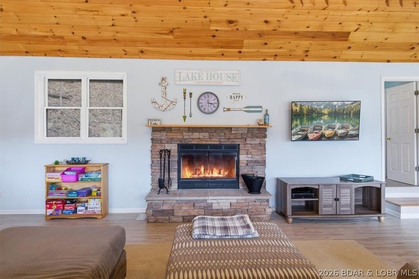 Welcome to your lakefront retreat in coveted Indian Creek Cove - photo 13