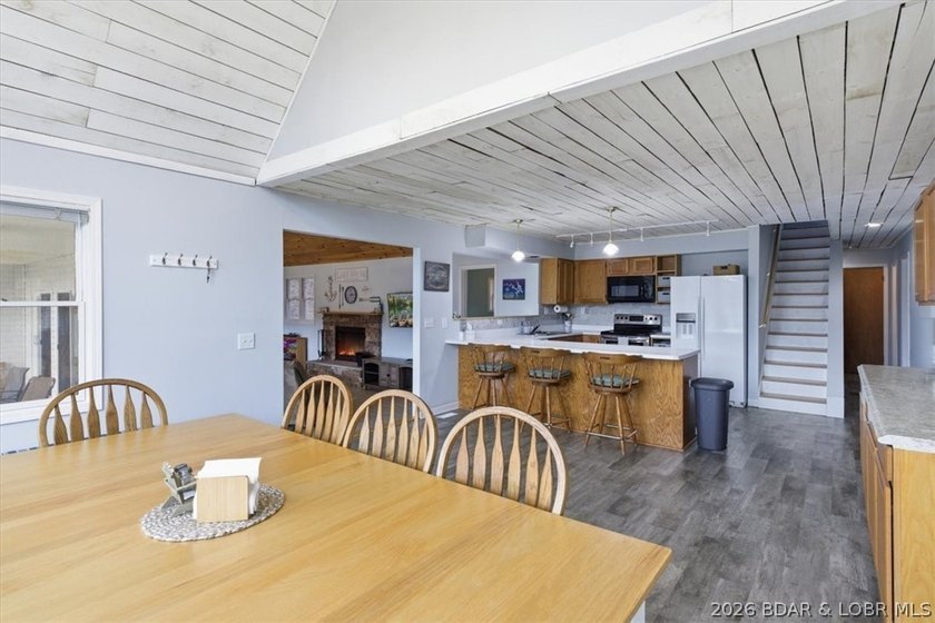 Welcome to your lakefront retreat in coveted Indian Creek Cove - photo 15