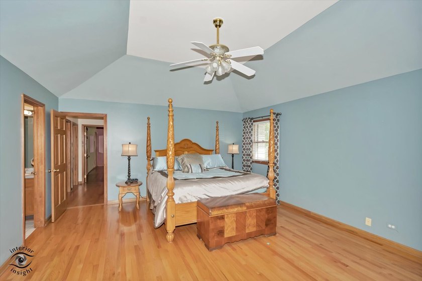 Beautifully maintained 5-bedroom, 3.5-bath home with over three - photo 19