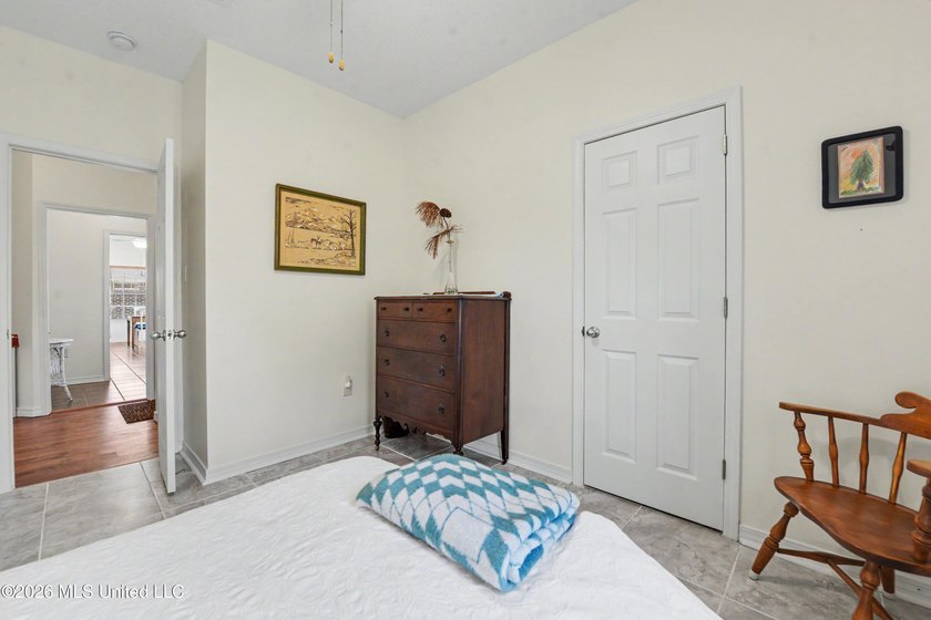 This Fabulous Home has so Many Custom Upgrades and Renovations!! - photo 21