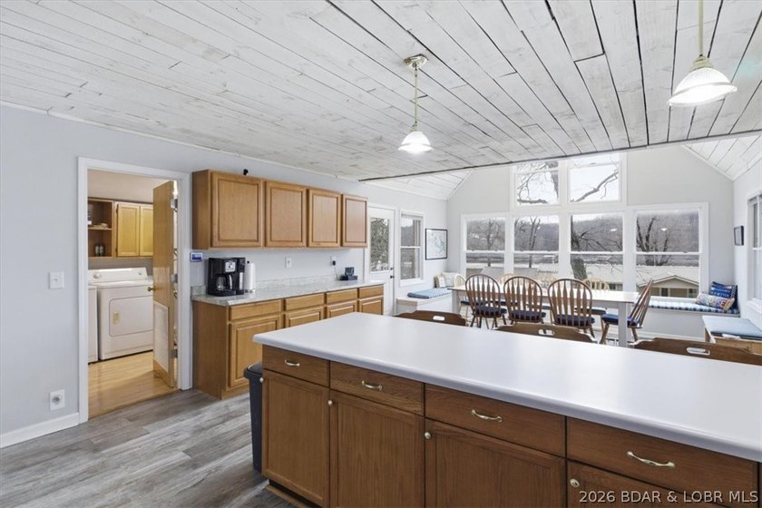 Welcome to your lakefront retreat in coveted Indian Creek Cove - photo 22