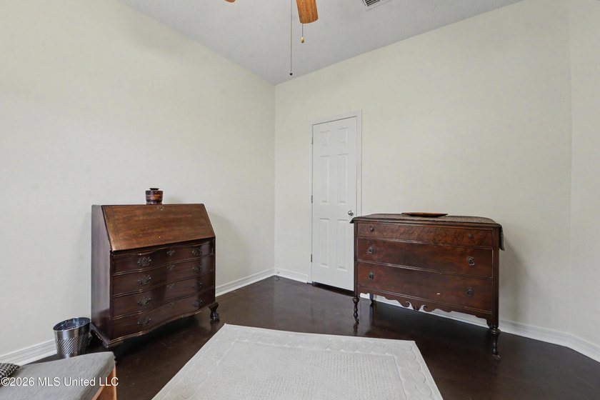 This Fabulous Home has so Many Custom Upgrades and Renovations!! - photo 22