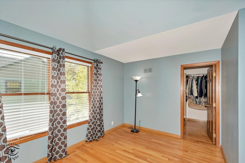 Beautifully maintained 5-bedroom, 3.5-bath home with over three - photo 22