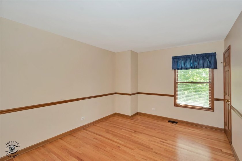 Beautifully maintained 5-bedroom, 3.5-bath home with over three - photo 26