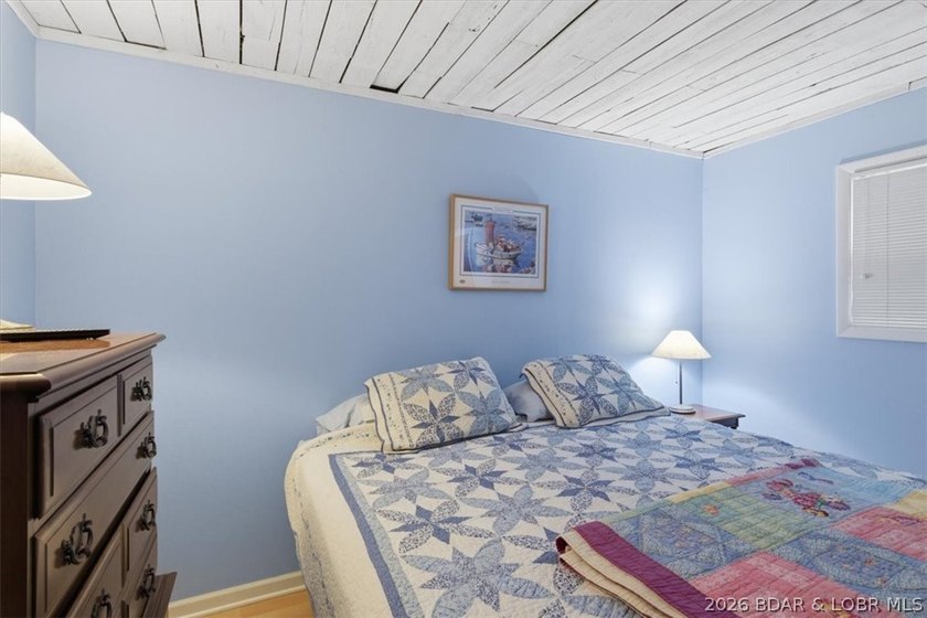 Welcome to your lakefront retreat in coveted Indian Creek Cove - photo 29