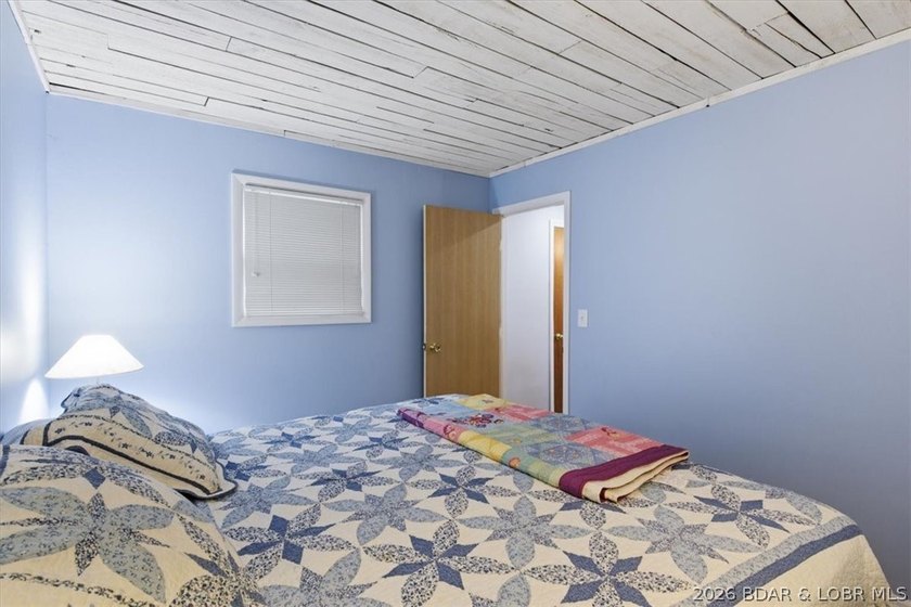 Welcome to your lakefront retreat in coveted Indian Creek Cove - photo 30