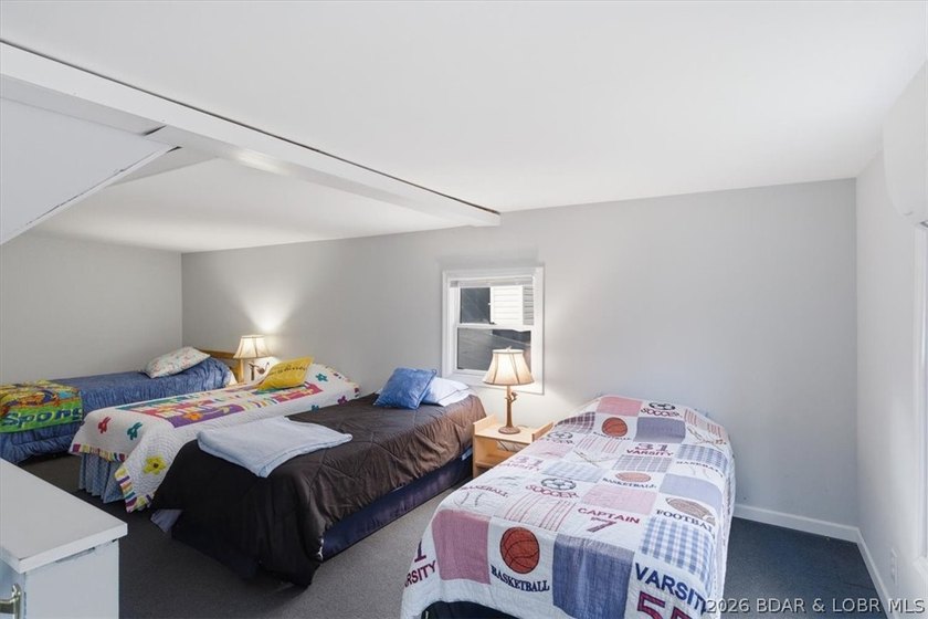 Welcome to your lakefront retreat in coveted Indian Creek Cove - photo 32
