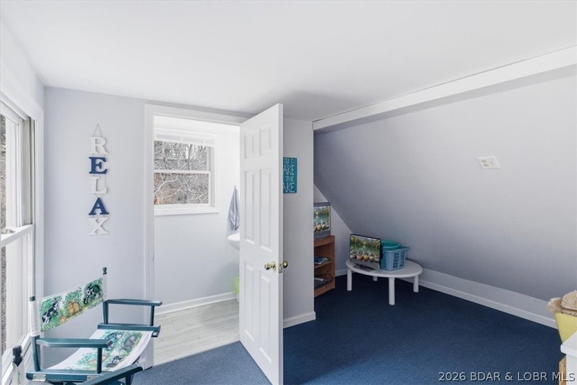 Welcome to your lakefront retreat in coveted Indian Creek Cove - photo 36