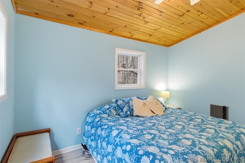 Welcome to your lakefront retreat in coveted Indian Creek Cove - photo 39
