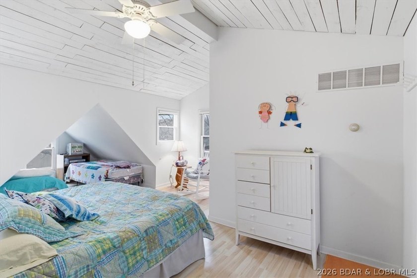 Welcome to your lakefront retreat in coveted Indian Creek Cove - photo 43