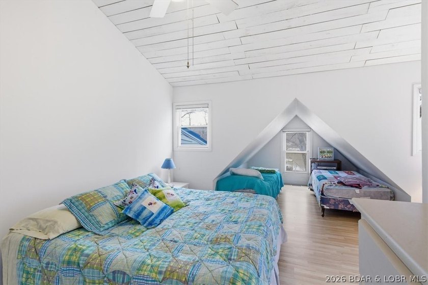Welcome to your lakefront retreat in coveted Indian Creek Cove - photo 44