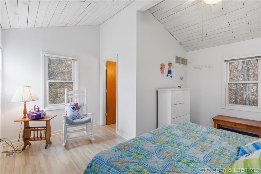 Welcome to your lakefront retreat in coveted Indian Creek Cove - photo 48