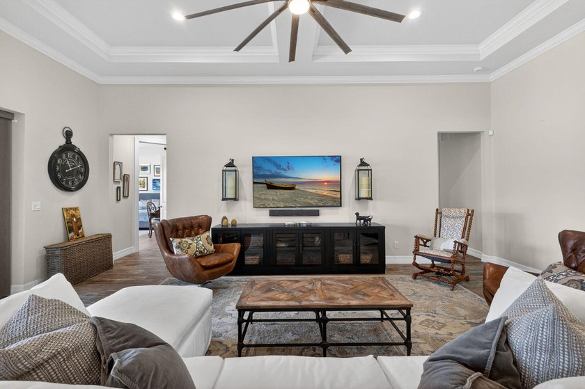 Welcome to your own slice of paradise in this beautifully - photo 32