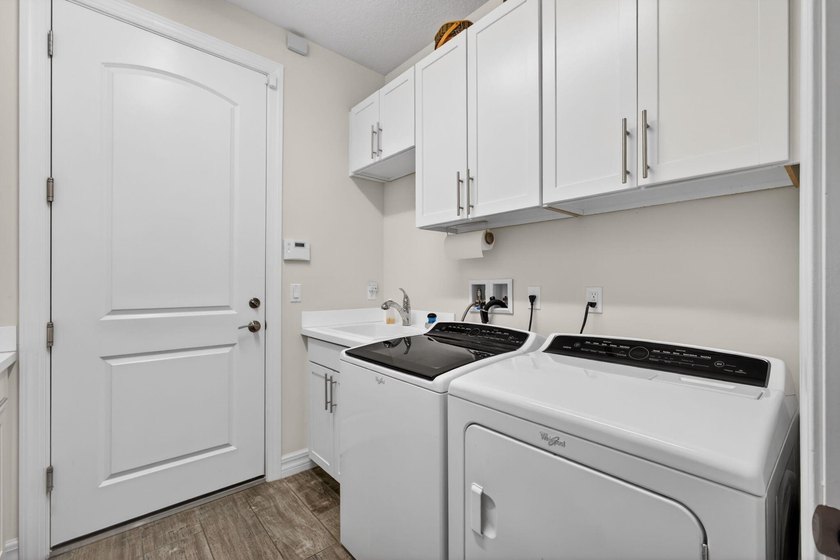 Welcome to your own slice of paradise in this beautifully - photo 45