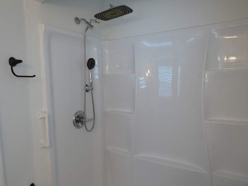 Turnkey Ready Comfortable Open Floor Plan. Bedrooms are on - photo 19