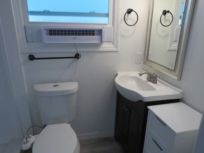 Turnkey Ready Comfortable Open Floor Plan. Bedrooms are on - photo 22