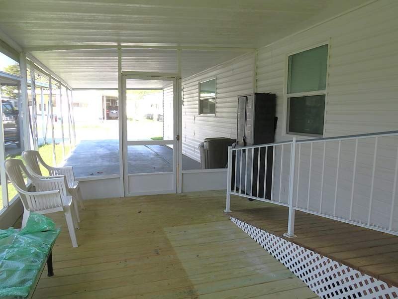 Turnkey Ready Comfortable Open Floor Plan. Bedrooms are on - photo 26